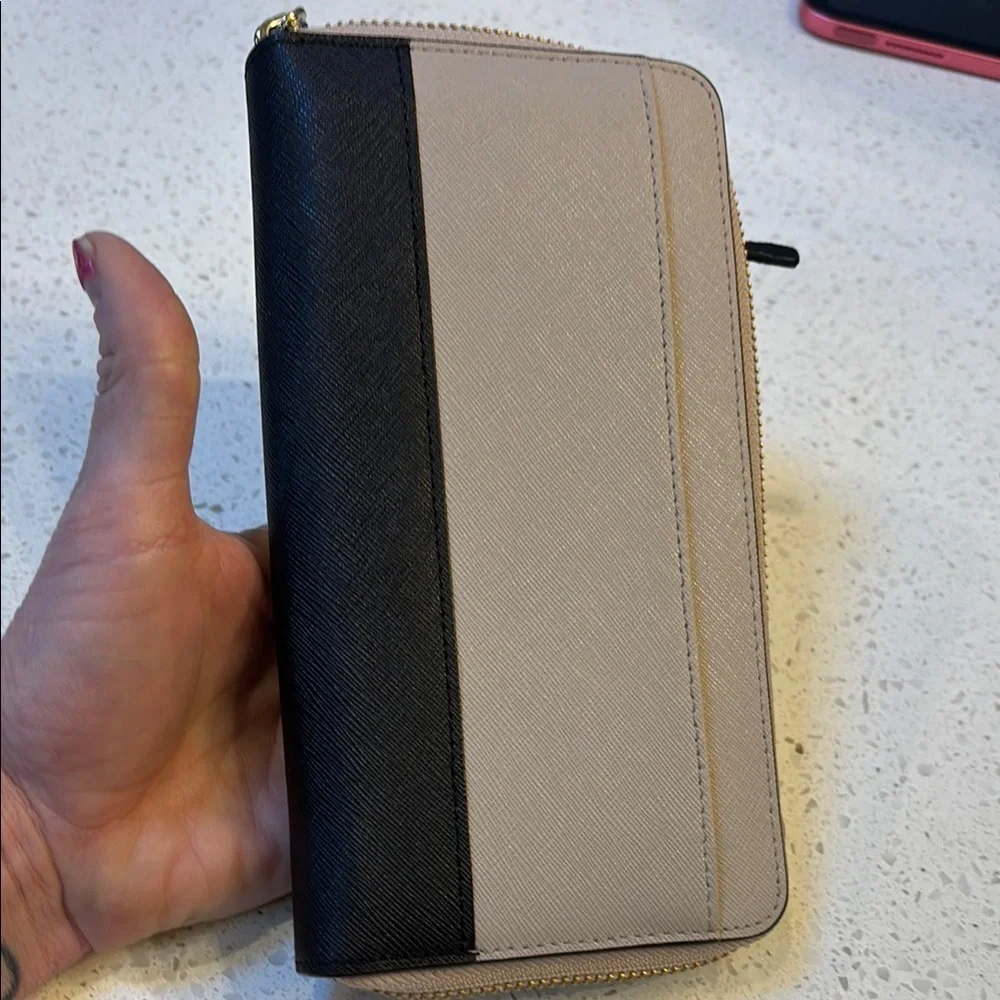 Kate Spade Beige and Black Wallet - Picture 4 of 8